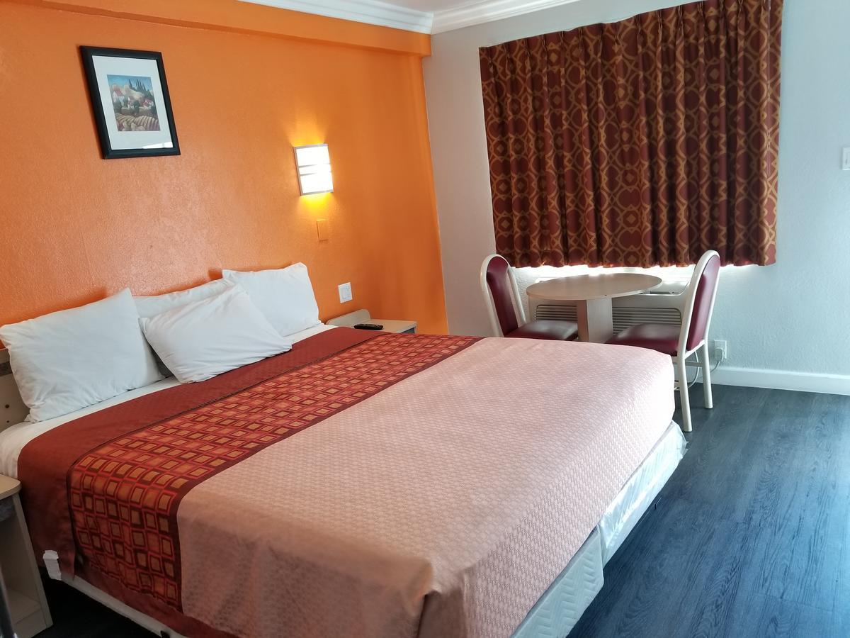 Value Hollywood Motel 2*