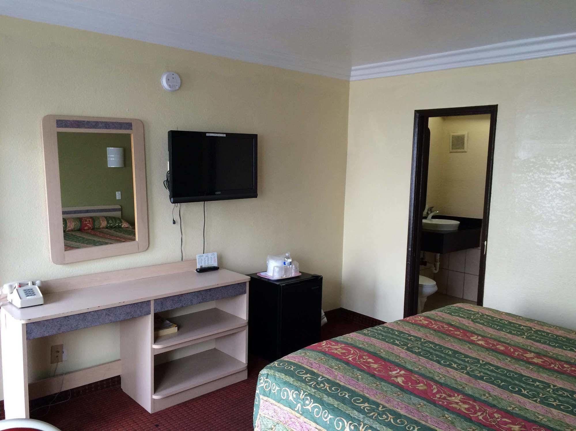 Motel Value Hollywood 2*